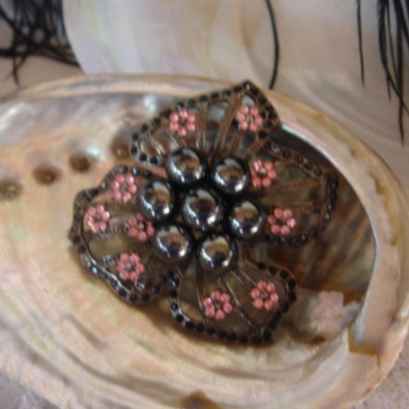 Vintage Flower Brooch Gray Pearls Pink Crystals - Picture 2 of 4